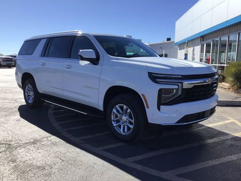 New 2026 Chevrolet Suburban LS image 2
