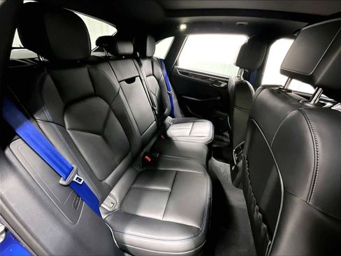 Used 2025 Porsche Macan image 32