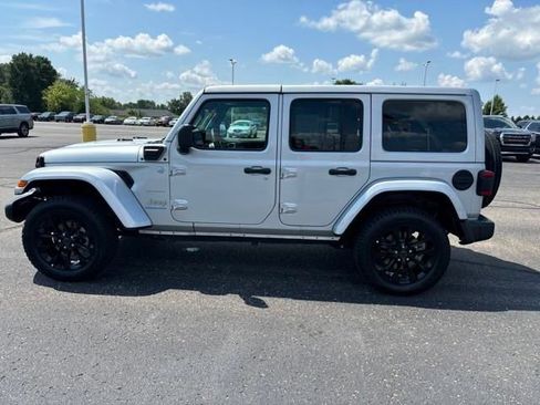 Used 2024 Jeep Wrangler Unlimited Sahara image 30