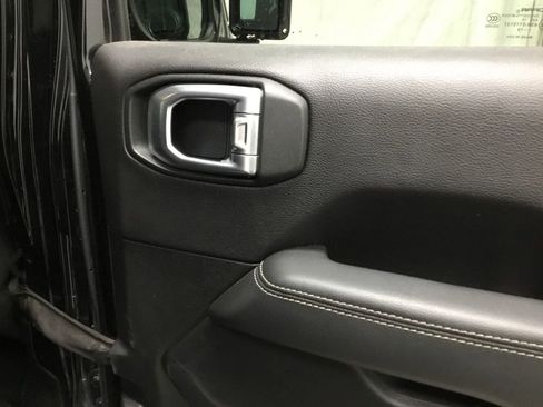 Used 2019 Jeep Wrangler Unlimited Sahara AWD/4WD image 19