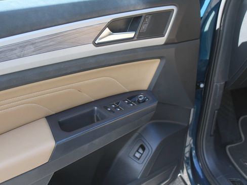Used 2021 Volkswagen Atlas Cross Sport SE w/ Panoramic Sunroof Package AWD/4WD image 19