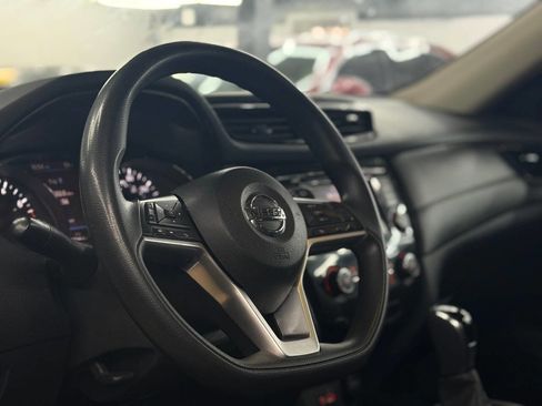 Used 2018 Nissan Rogue S FWD image 4