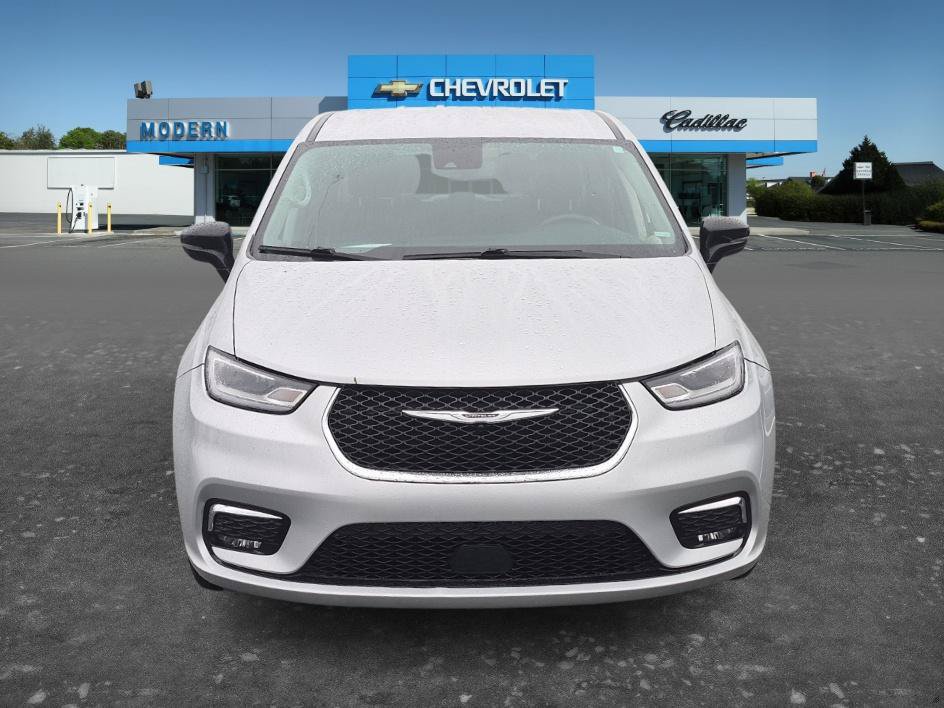 Used 2024 Chrysler Pacifica Touring-L FWD image 8