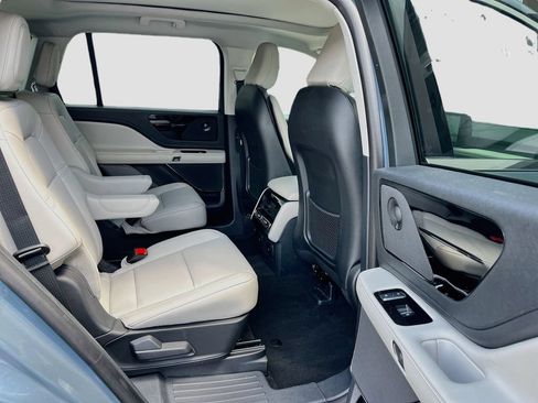 Used 2025 Lincoln Aviator AWD w/ Equipment Group 101A image 29
