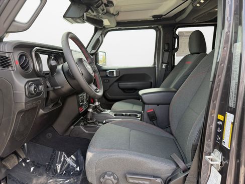 Used 2024 Jeep Wrangler Unlimited Rubicon w/ XTREMEE 35" Tire Package AWD/4WD image 9