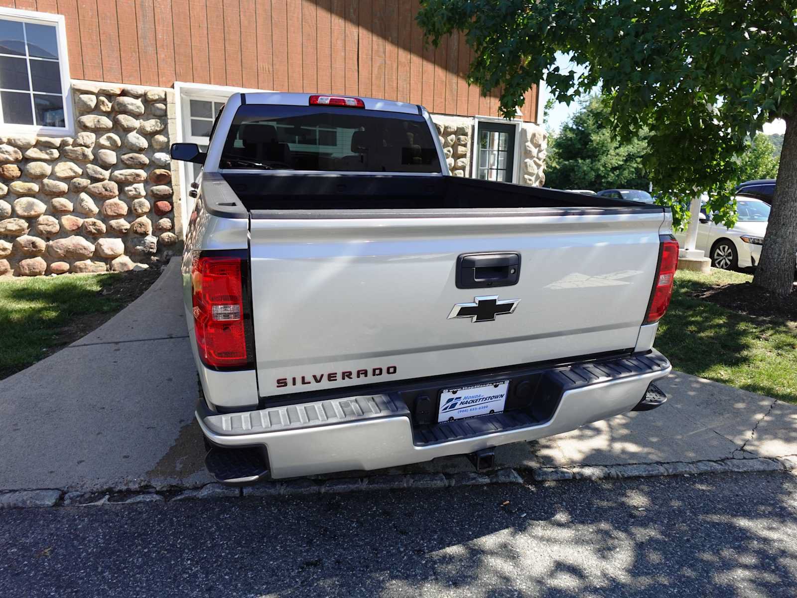 Used 2017 Chevrolet Silverado 1500 LT w/ Redline Edition AWD/4WD image 6