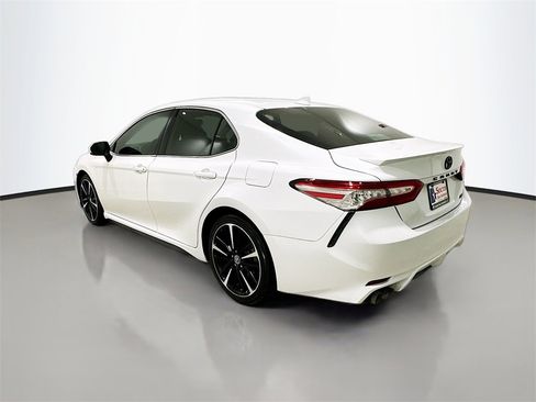 Used 2019 Toyota Camry XSE image 5