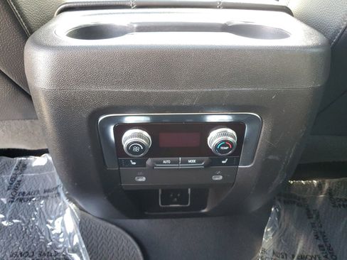 Used 2023 GMC Yukon Denali RWD image 14