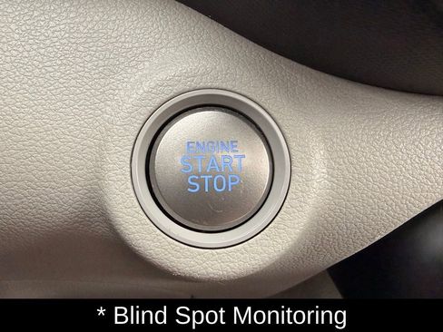 Certified 2025 Hyundai Venue SEL FWD image 17