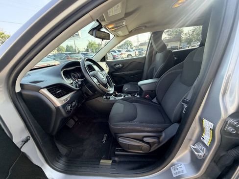 Used 2016 Jeep Cherokee Latitude AWD/4WD image 41