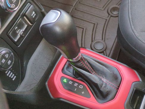 Used 2017 Jeep Renegade Trailhawk image 31