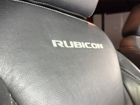 Used 2015 Jeep Wrangler Unlimited Rubicon image 35
