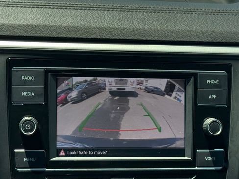Used 2023 Volkswagen Atlas SE AWD/4WD image 15