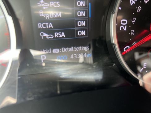 Used 2021 Toyota RAV4 XLE w/ Convenience Package FWD image 22