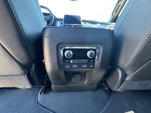 Used 2024 GMC Yukon XL SLT w/ SLT Luxury Package AWD/4WD image 34
