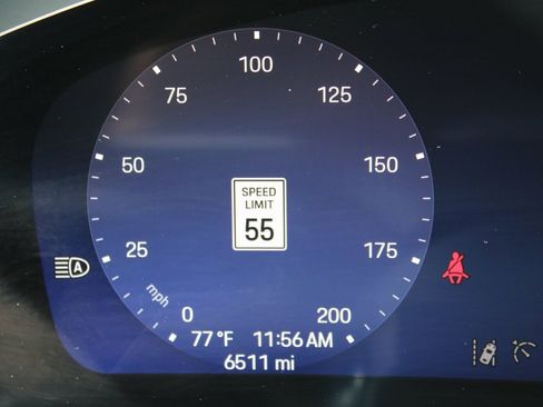 Used 2024 Porsche Macan 4 Electric image 25