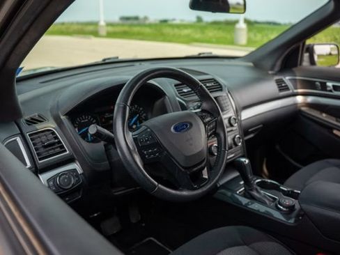 Used 2017 Ford Explorer XLT AWD/4WD image 13