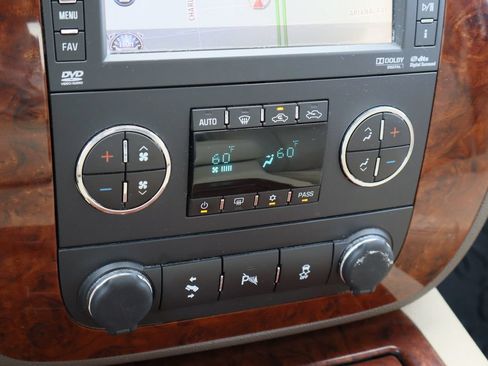 Used 2012 Chevrolet Avalanche LTZ RWD image 18