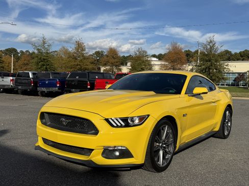 Used 2015 Ford Mustang GT Premium image 3