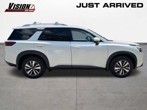 Certified 2024 Nissan Pathfinder SL AWD/4WD image 4
