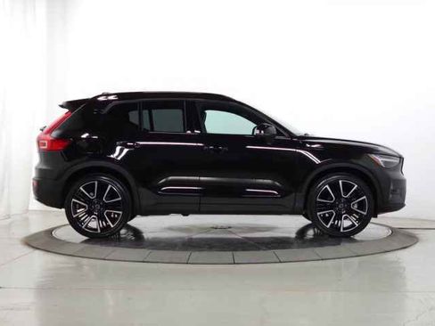 Used 2025 Volvo XC40 B5 Ultra image 11