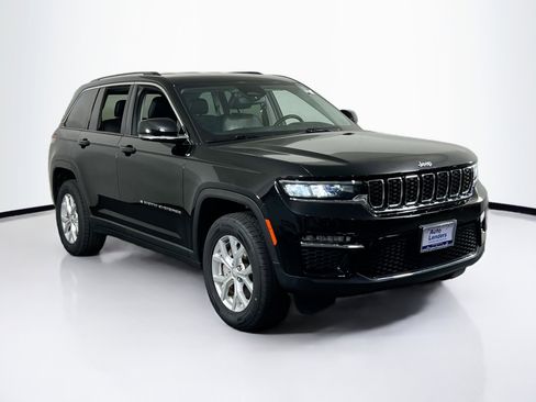 Used 2023 Jeep Grand Cherokee Limited image 3