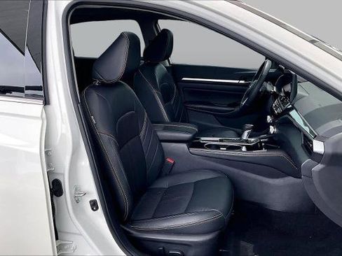 Certified 2024 Nissan Altima 2.5 SR w/ SR Premium Package FWD image 9