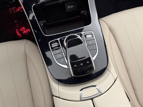 Used 2017 Mercedes-Benz E 300 4MATIC image 30