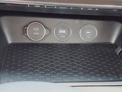 Used 2025 Genesis G70 2.5T image 20