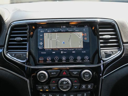 Used 2020 Jeep Grand Cherokee Overland RWD image 14