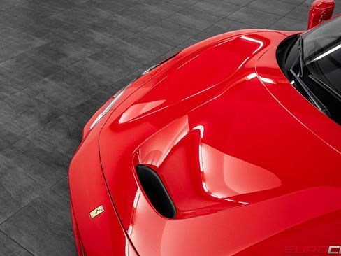 Used 2022 Ferrari F8 Tributo image 11
