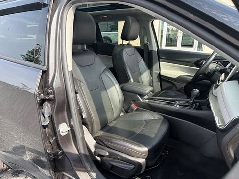 Used 2022 Jeep Compass Limited w/ Sun and Sound Group AWD/4WD image 17