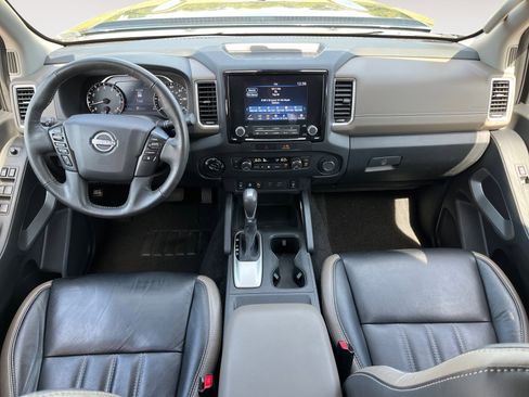 Used 2022 Nissan Frontier SV image 12