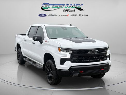 Used 2025 Chevrolet Silverado 1500 LT Trail Boss w/ LT Trail Boss Premium Package AWD/4WD image 2