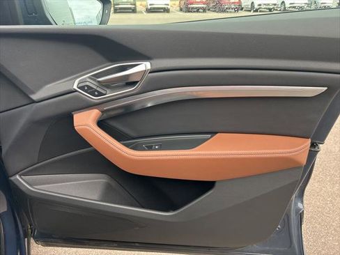 Certified 2024 Audi Q8 e-tron Premium image 34