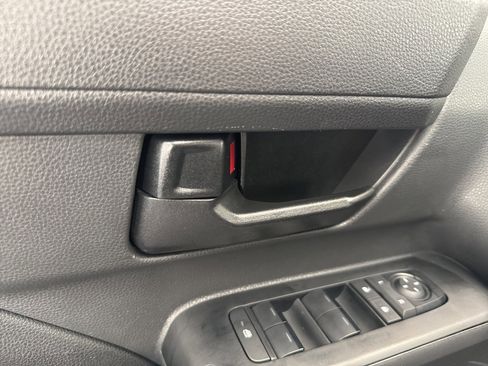 Certified 2025 Toyota Tacoma SR5 image 36