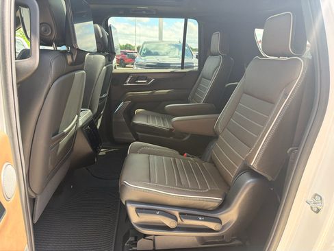 Used 2025 GMC Yukon XL Denali Ultimate AWD/4WD image 26