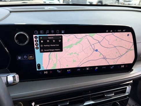 Used 2024 Chevrolet Traverse LT image 24