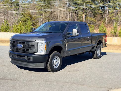 New 2026 Ford F250 XL w/ FX4 Off-Road Package AWD/4WD image 3