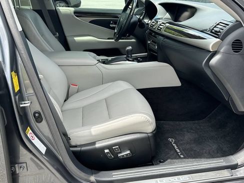 Used 2014 Lexus LS 460 w/ Comfort Package RWD image 15
