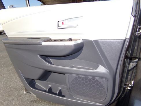 Used 2022 Toyota Sienna XLE image 25