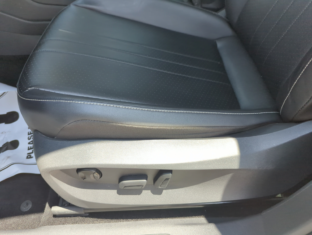 Used 2022 Volkswagen Tiguan SE FWD image 34