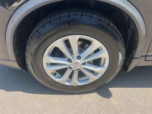 Used 2016 Nissan Rogue SV AWD/4WD image 8