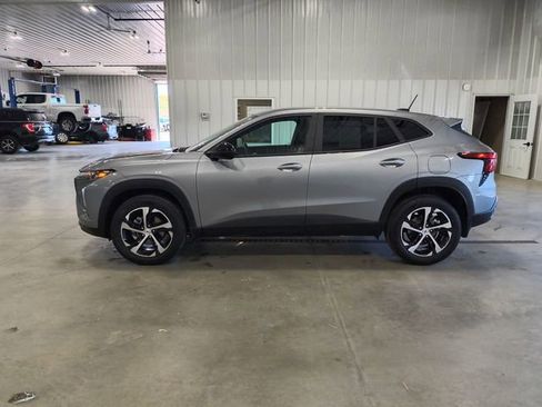 Used 2025 Chevrolet Trax RS FWD image 5
