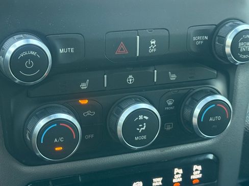Used 2019 RAM 2500 Big Horn RWD image 29