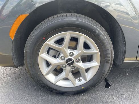Used 2025 Kia Soul LX w/ LX Technology Package FWD image 13