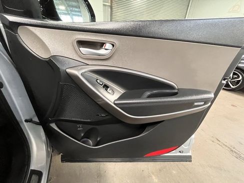 Used 2017 Hyundai Santa Fe Limited image 11