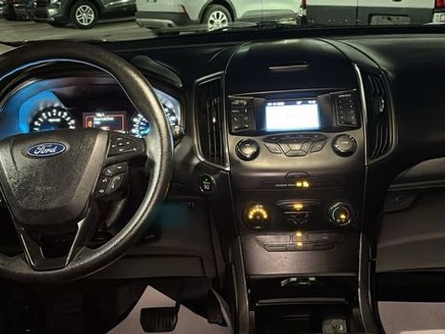 Used 2019 Ford Edge SE image 7