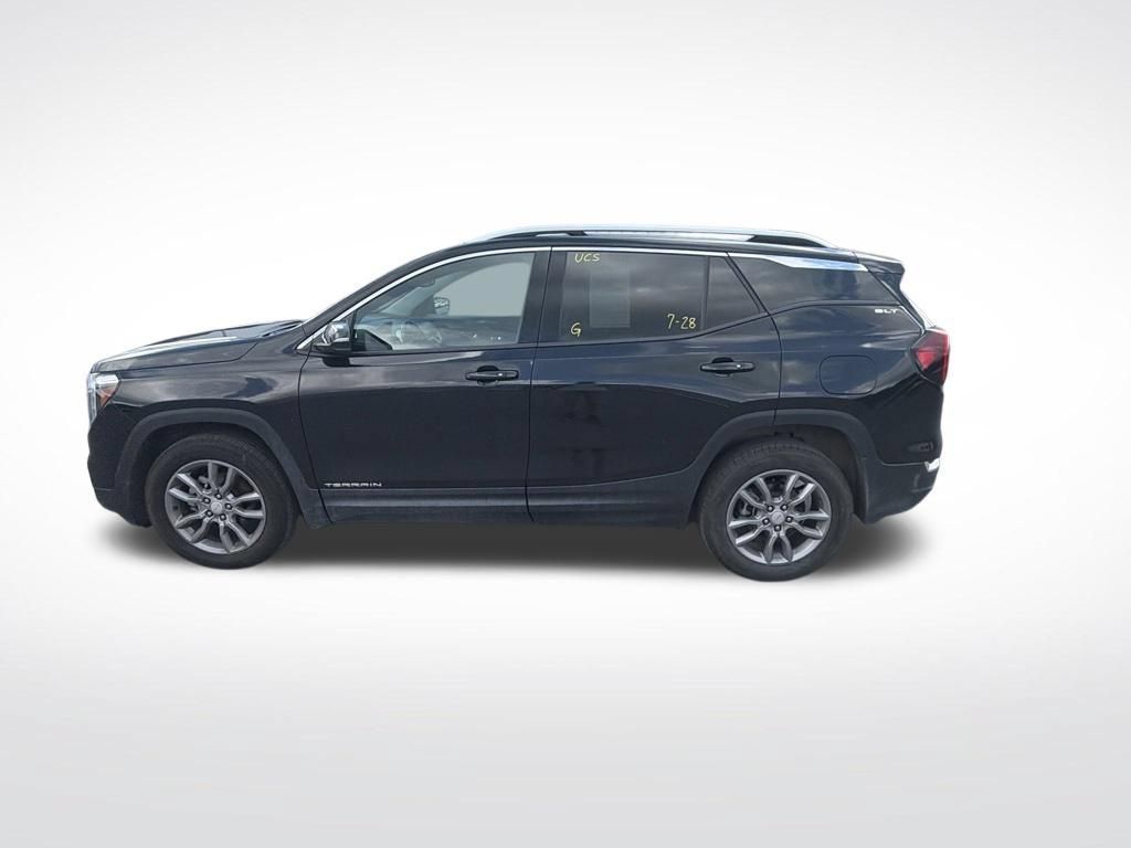 Used 2024 GMC Terrain SLT AWD/4WD image 2