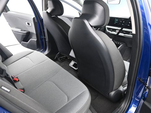 New 2025 Kia K4 LXS image 18